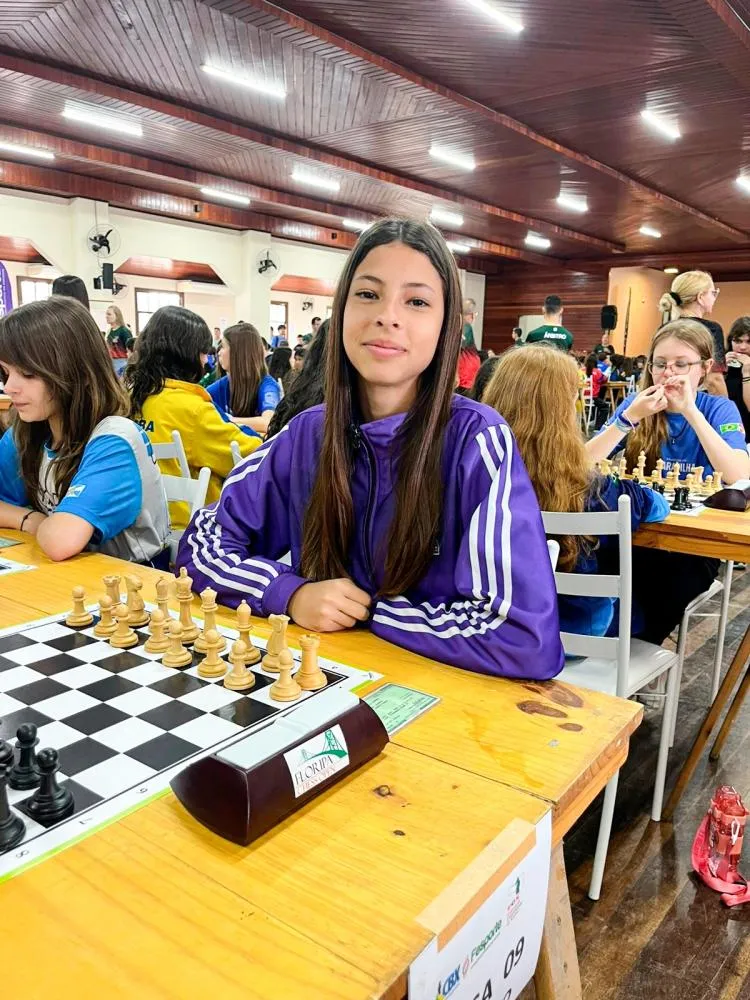 Enxadrista de Penha conquista medalha de prata na OLESC 