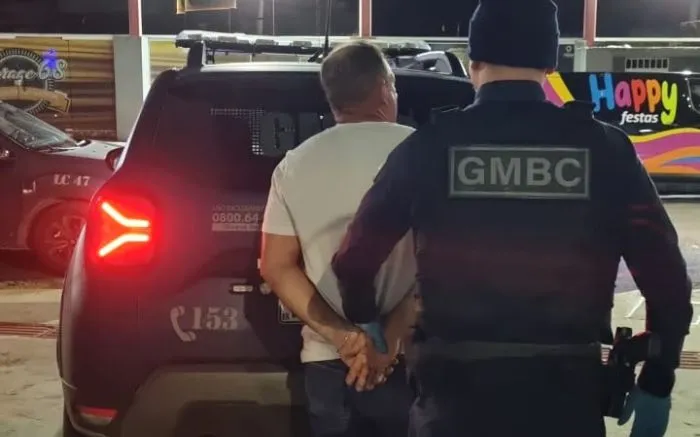 Homem é preso após bater na esposa e no enteado em Balneário Camboriú 