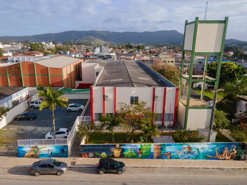 Escola de Educação Básica Manoel Henrique de Assis comemora 82 anos de existência