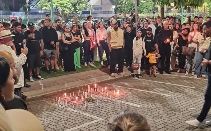 Despedida a Guilherme teve velas acesas, orações e pedidos de justiça