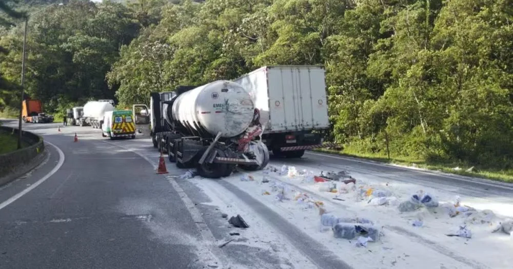 Engavetamento mata motorista na BR-376 sentido SC em Guaratuba