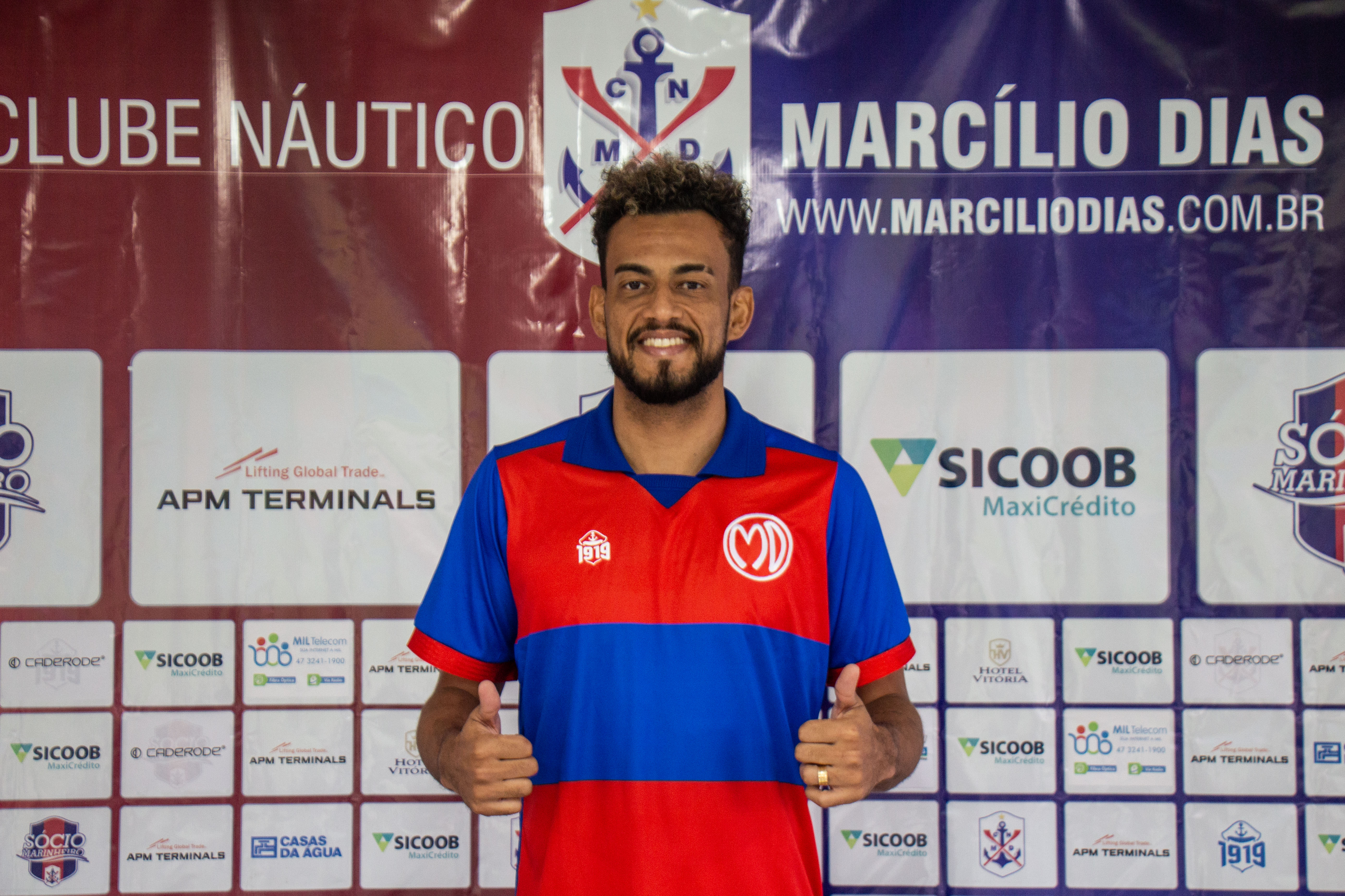CÍLIO: MARINHEIRO APRESENTA EX-FLAMENGO DIEGO SILVA