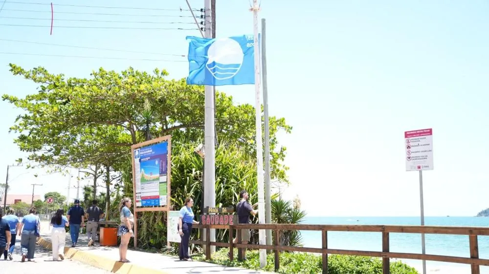 Penha hasteia Bandeira Azul em quatro praias e marca início da temporada 2025/2026