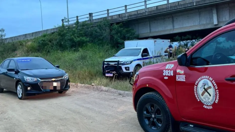 Bombeiros encontram homem morto embaixo de ponte em Ilhota