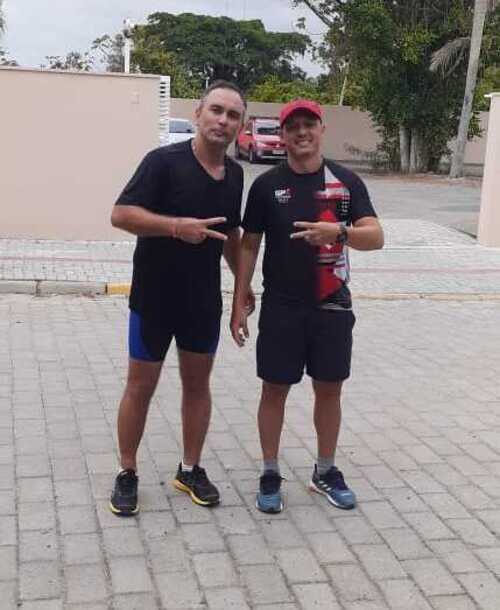Correria: Dupla de triatletas de Penha participa amanhã do GP Sprint Triathlon em Armação do Itapocorói