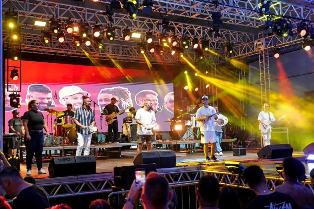 Quinteto S.A. agitou o público no segundo dia da programação do “Verão Balneário Piçarras” 