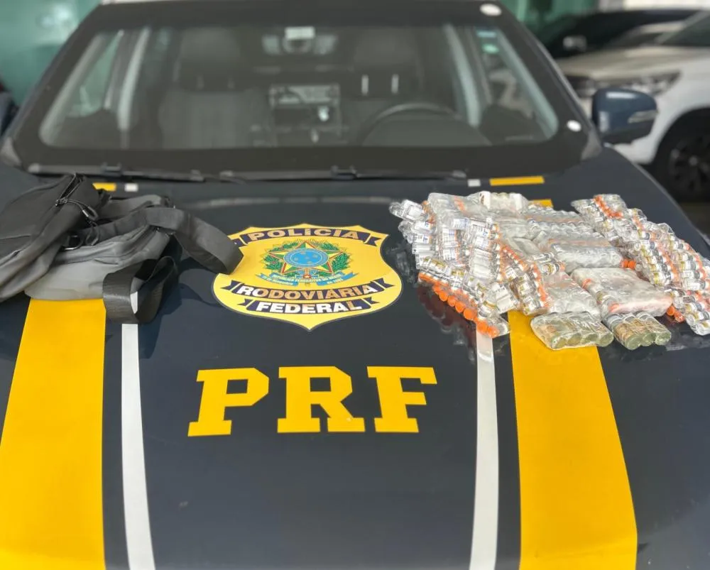 PRF apreende remédios para emagrecimento e anabolizantes na BR-101 em Itajaí