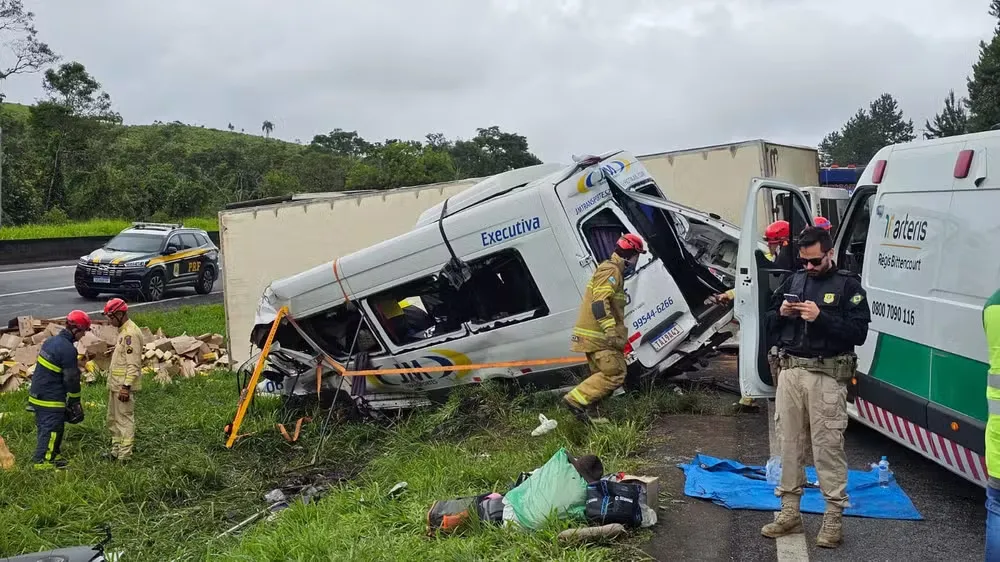 Tentativa de assalto a caminhão termina com seis mortos na BR-116, na Grande Curitiba