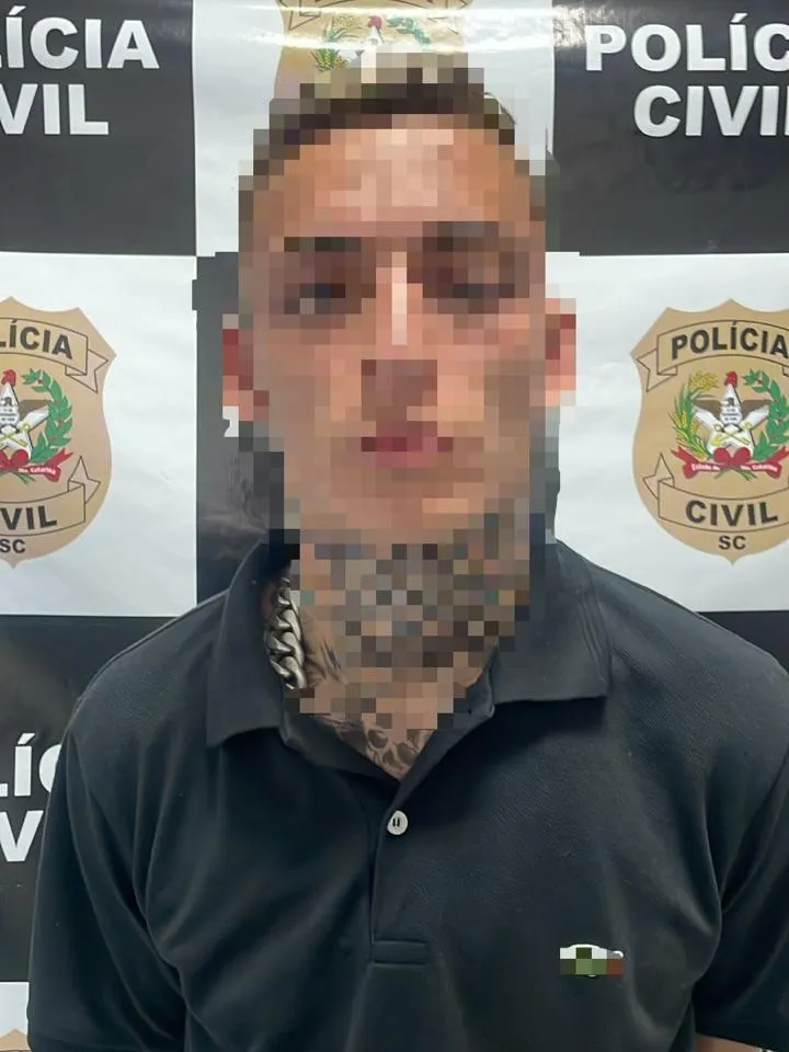 Matador sai de velório e é preso pela Polícia Civil de Itajaí no bairro Fazenda