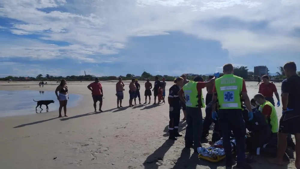 Banhista morre após afogamento na praia do Pontal do Norte em Itapoá