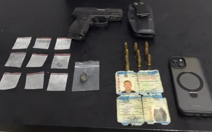 Policial em surto invade apartamento e mantém quatro pessoas como reféns em Camboriú