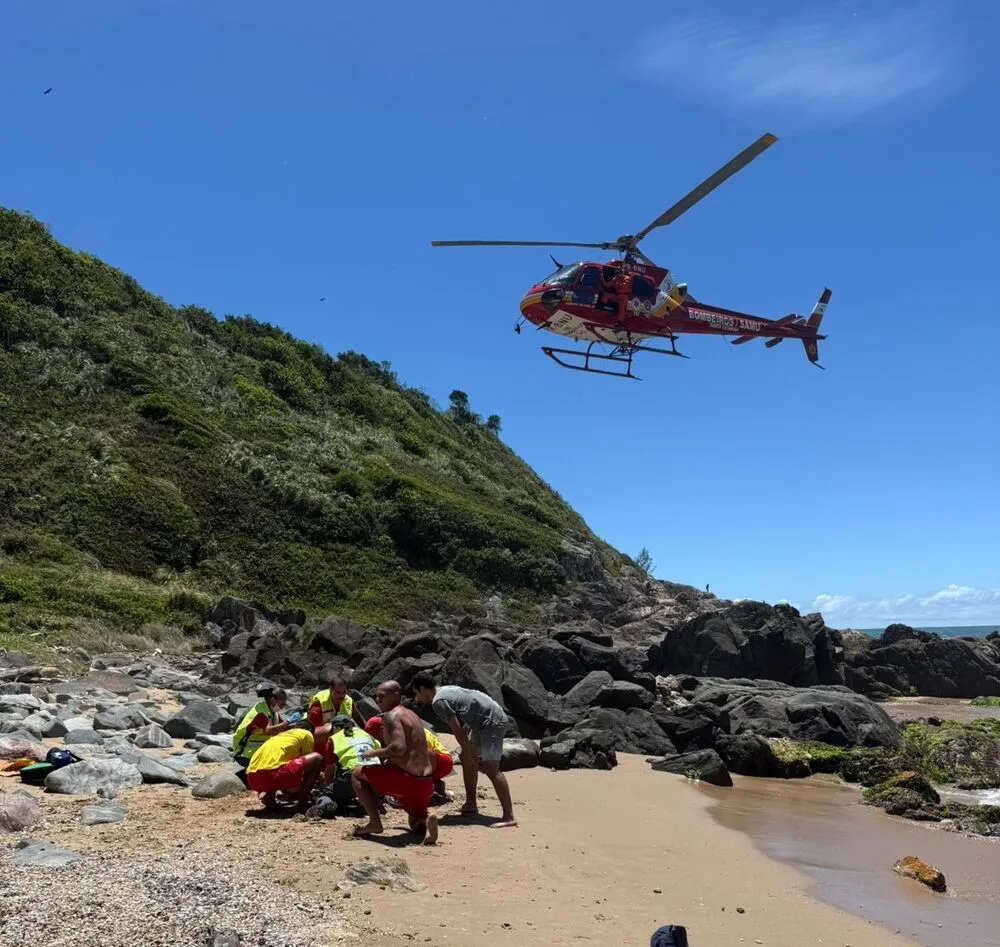 Domingo com afogamentos e resgates de banhistas nas praias de Penha e Balneário Piçarras