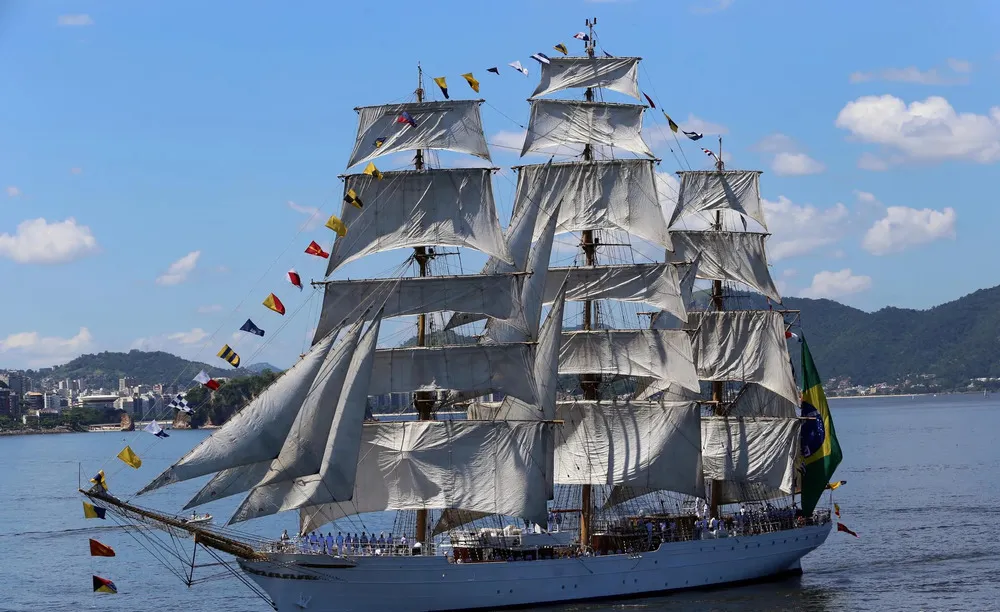 Navio histórico da Marinha abre visitação gratuita em Itajaí