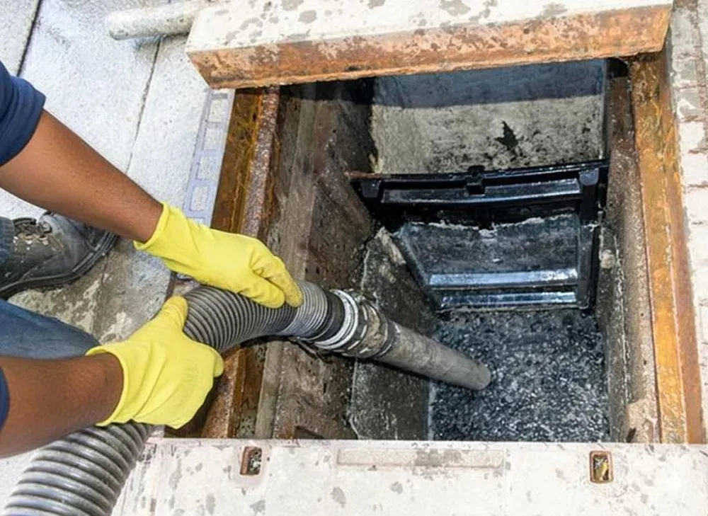 Águas de Penha reforça cuidados com a caixa de gordura para evitar extravasamentos no verão