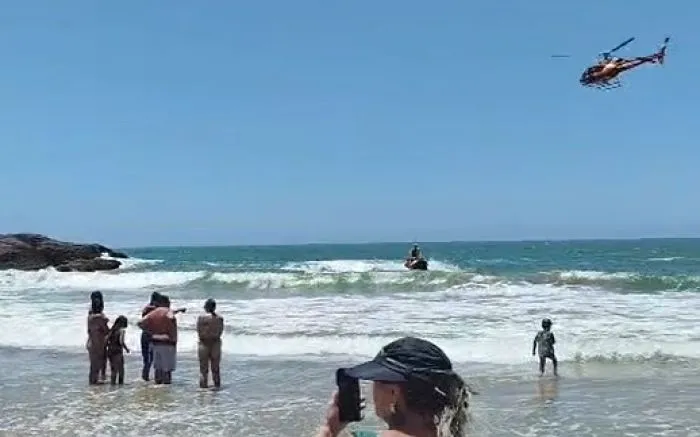 Bombeiros fazem buscas a turista carioca que se afogou em Cabeçudas