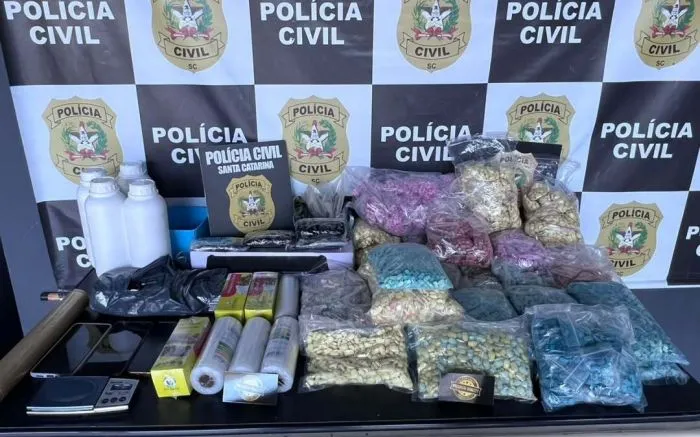 Polícia desmonta esquema milionário de drogas e prende 16 em Itajaí e região