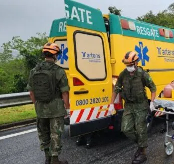 Motociclista colide com Jeep e é levada em estado grave ao hospital Marieta
