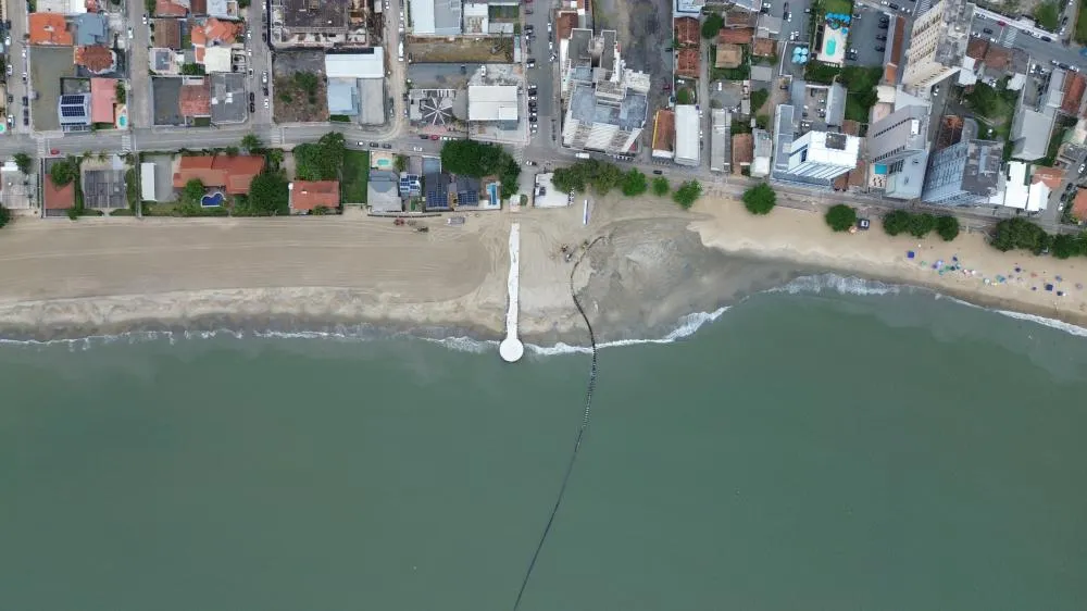 Praia Central de Balneário Piçarras tem primeiro trecho liberado após avanço da megaobra de alargamento