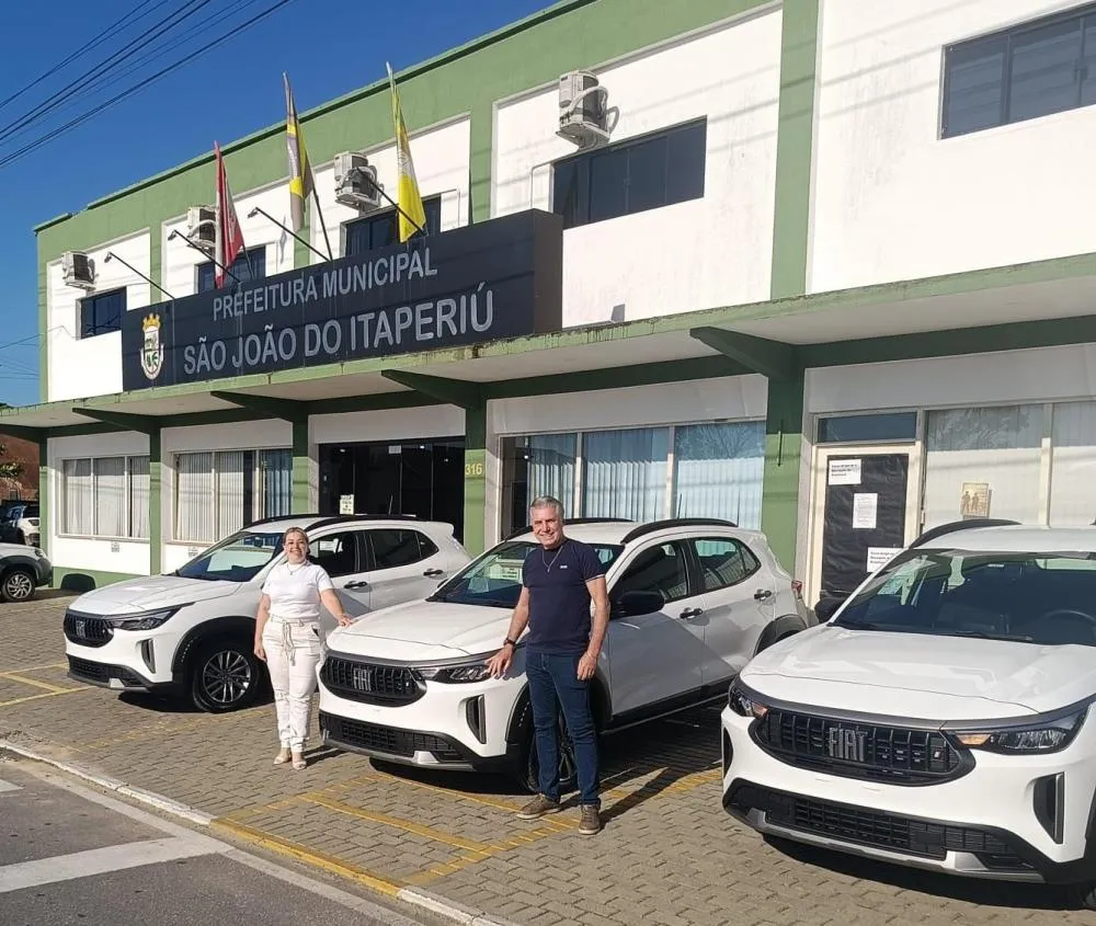 São João do Itaperiú recebe novos veículos via emenda da deputada federal Ana Paula Lima