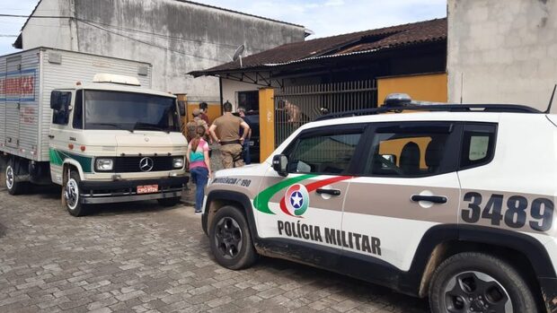 Motorista desaparecido é encontrado morto dentro de casa em Joinville