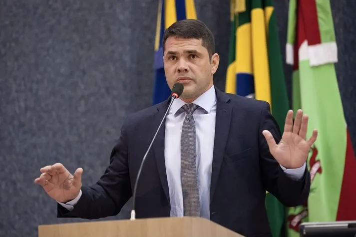 Prefeito de Itajaí Robson Coelho é o novo presidente da AMFRI