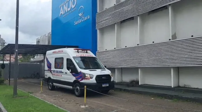 Menino que perdeu pais e avó na BR-101 volta para São Paulo de ambulância