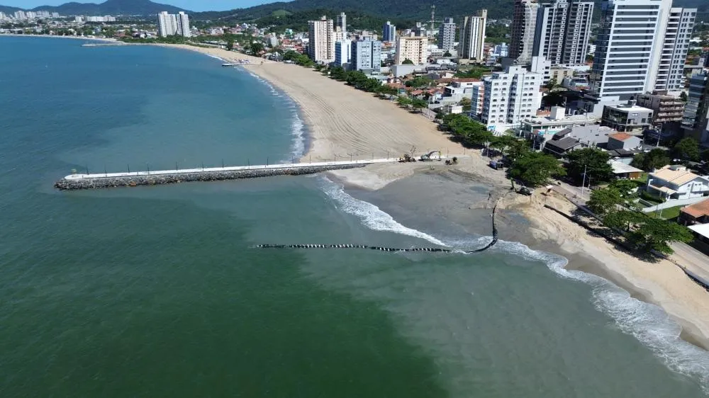 Praia Central de Balneário Piçarras tem segundo trecho liberado e obra já atinge 50% de conclusão
