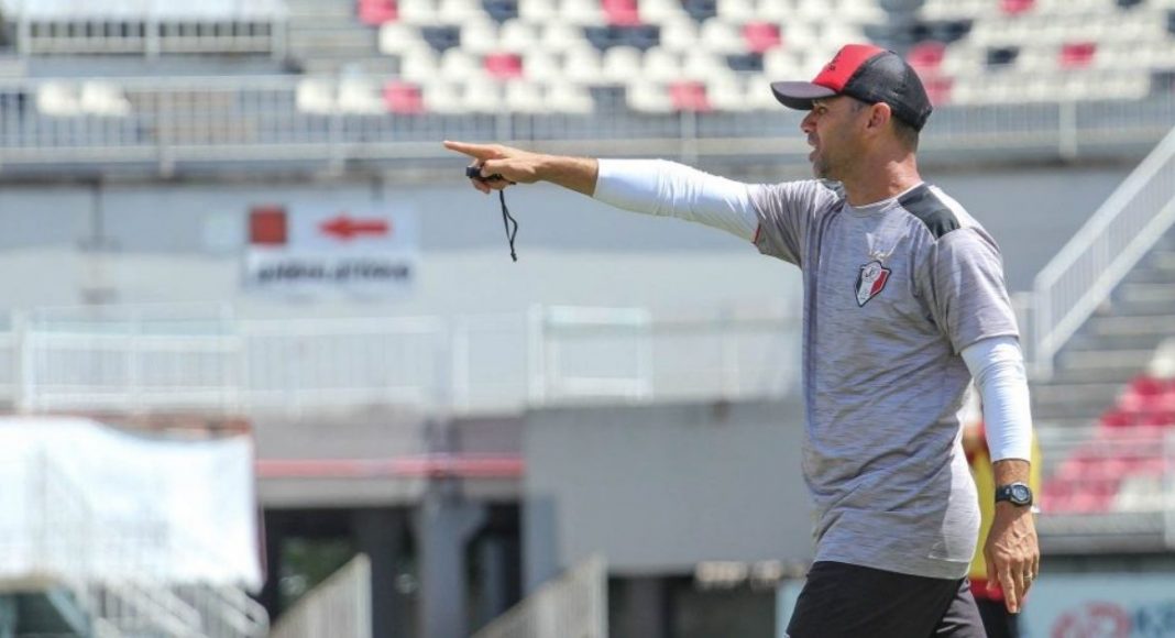 Coelhada: Técnico Fabinho Santos é demitido do JEC