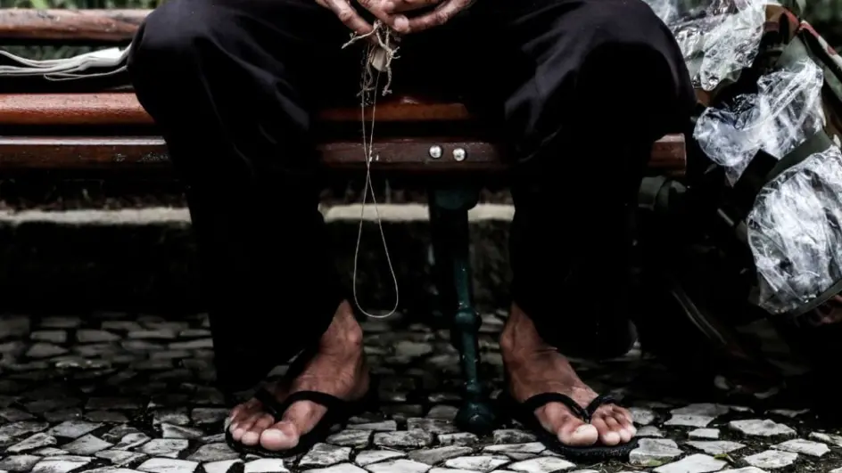 Casal dava “banho de loja” em moradores em situação de rua para aplicar golpes em bancos de Joinville e São Chico