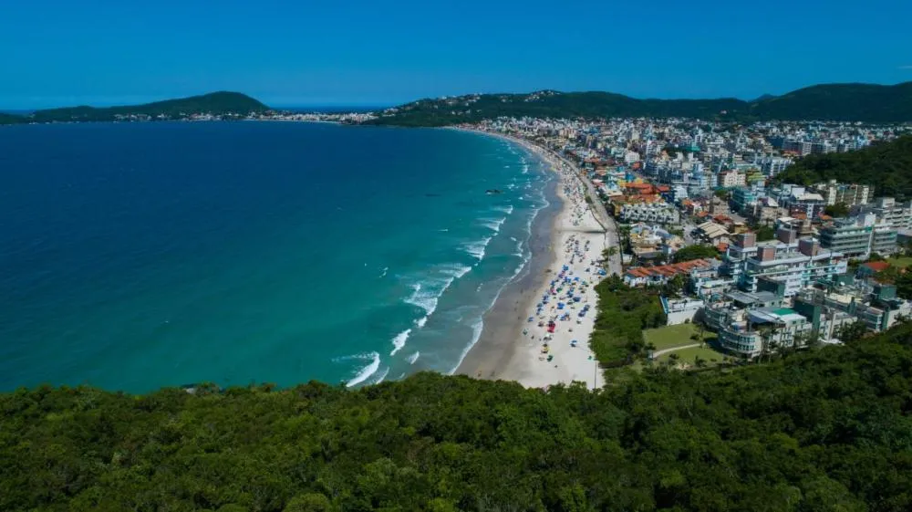 Servidores suspeitos de fraude na licença de construção de imóvel de luxo são afastados em Bombinhas