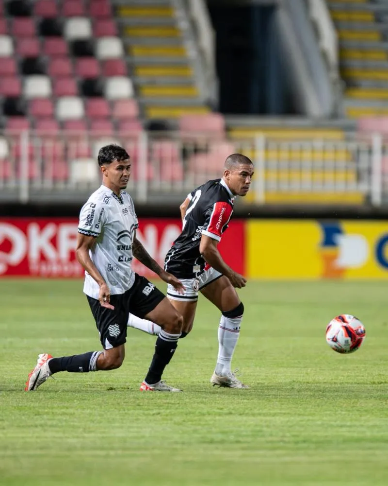 Figueirense vence por 3 a 0 o rebaixado JEC