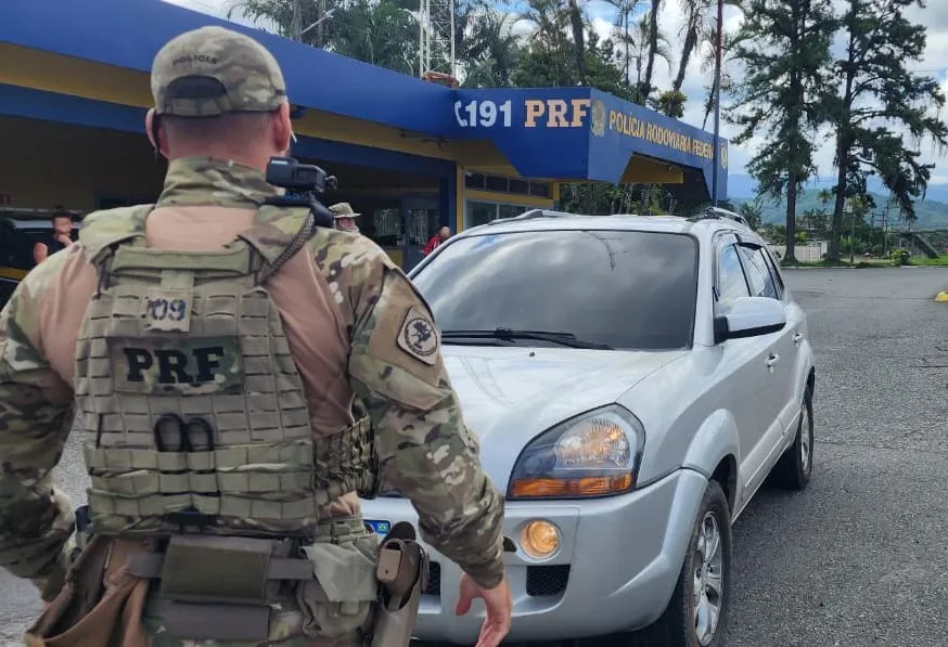 PRF apreende 657 quilos de maconha na BR-101 em Joinville 