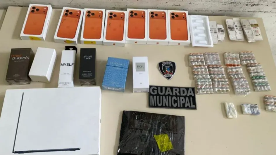 Passageiro é detido na rodoviária de Joinville com 111 canetinhas da Olívia Palito e outras muambas do Paraguai 
