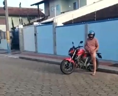 Motoqueiro Tarado: Homem assedia mulheres e masturba nas ruas de Navegantes