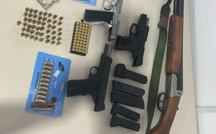 Agressor de mulher escondia arsenal em cofre na zona rural de Navegantes