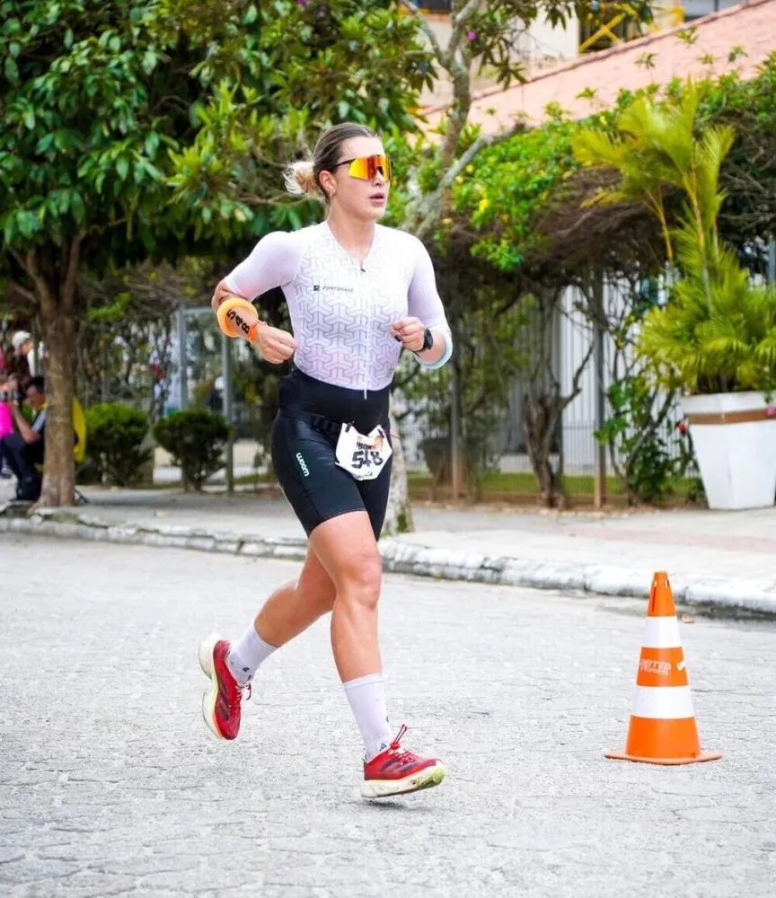 Triatleta de Navegantes conquista pódio no Ironman 70.3 no Uruguai e carimba passaporte pro Mundial na França