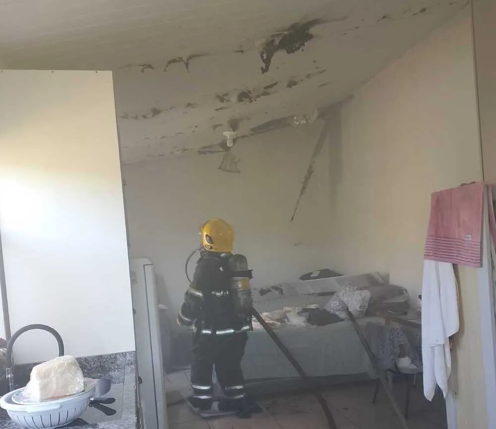 Princípio de incêndio é controlado pelos bombeiros na Quinta dos Açorianos em Barra Velha 
