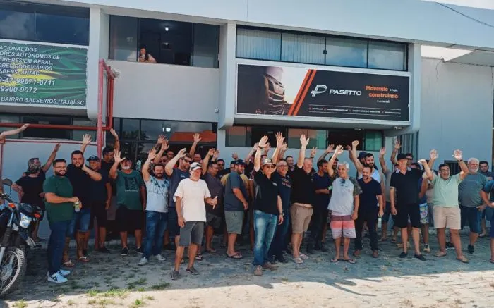 Caminhoneiros de Itajaí e região decidem entrar em greve