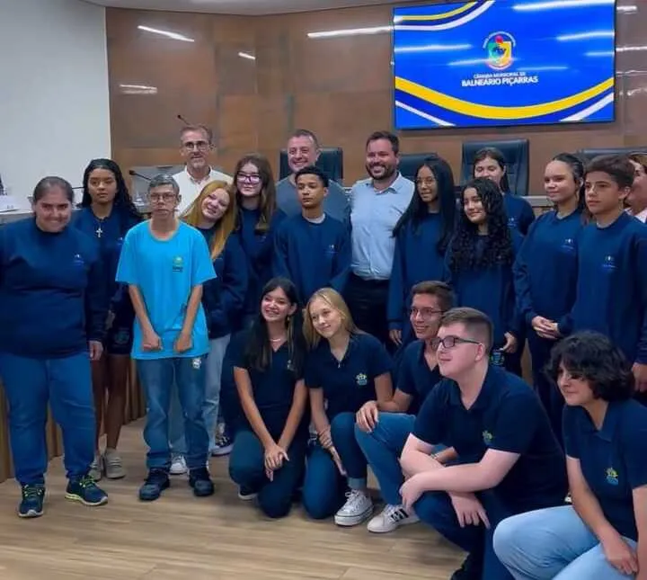 Vereadores mirins tomam posse na Câmara de Balneário Piçarras