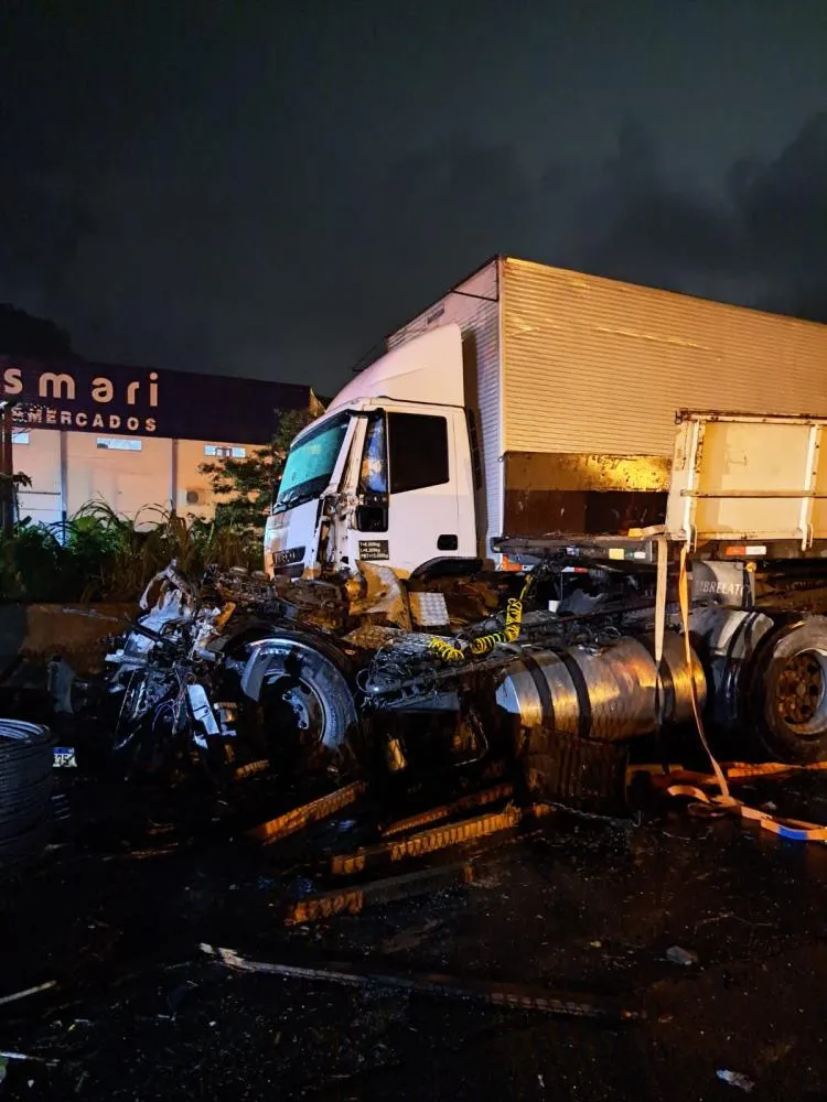 Engavetamento na BR-101 deixa três feridos e provoca quase 20 km de filas em Itapema