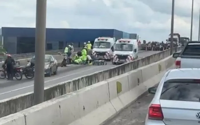 Motociclista é atropelado por carreta na ponte Navegantes/Itajaí na BR-101