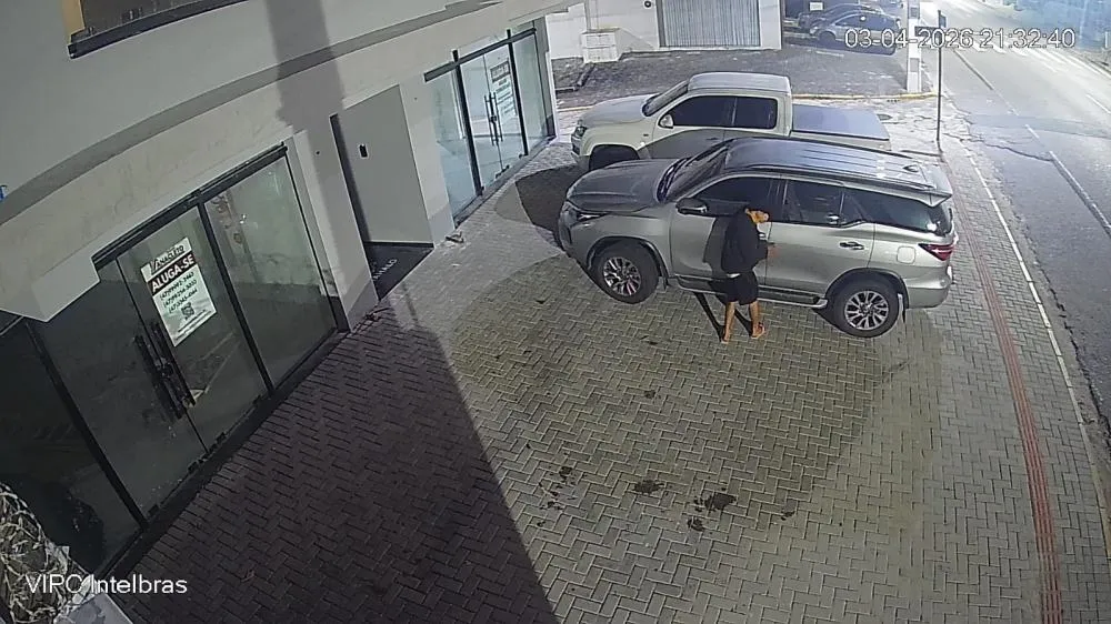 Caminhonete é furtada em menos de um minuto em Balneário Piçarras 