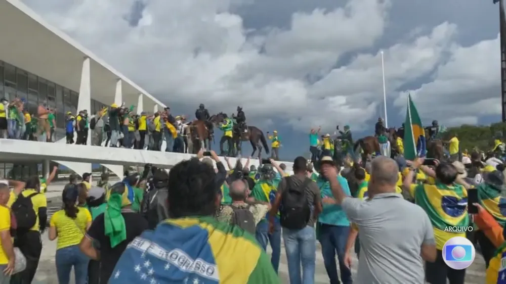 Empresário catarinense é condenado por financiar deslocamento de manifestantes ao 8 de janeiro recebe pena de 14 anos de prisão