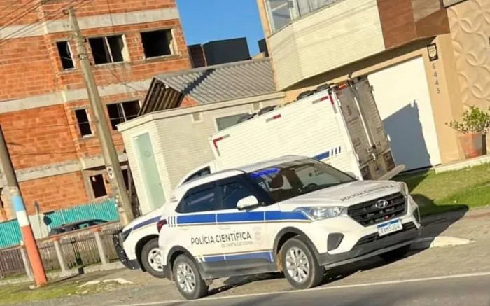 Mulher é morta a facadas e marido fica em estado grave em Navegantes