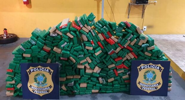 Tava premiado: PRF apreende mais de 300 quilos de maconha na BR-101 em Joinville