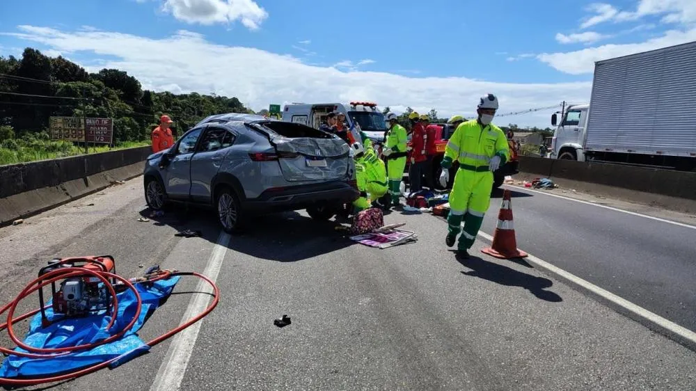 Acidente entre Fiat Fastback e caminhão Scania deixa um morto na BR-101 em Balneário Piçarras