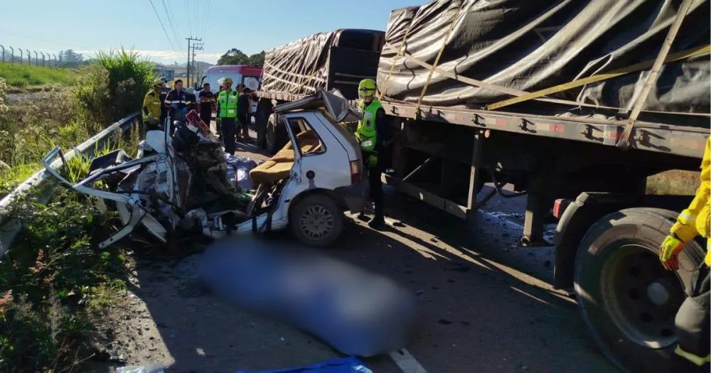 Cinco pessoas morrem em acidente grave entre carro e caminhão em Ituporanga