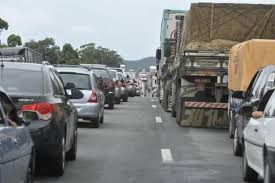 PASSOS DE TARTARUGA: ACIDENTE NO QUILÔMETRO 117 DA BR-101 DEIXA O TRANSITO LENTO EM ITAJAÍ