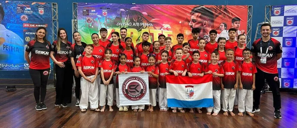 Penha brilha em etapa de karatê e fica em terceiro no quadro de medalhas