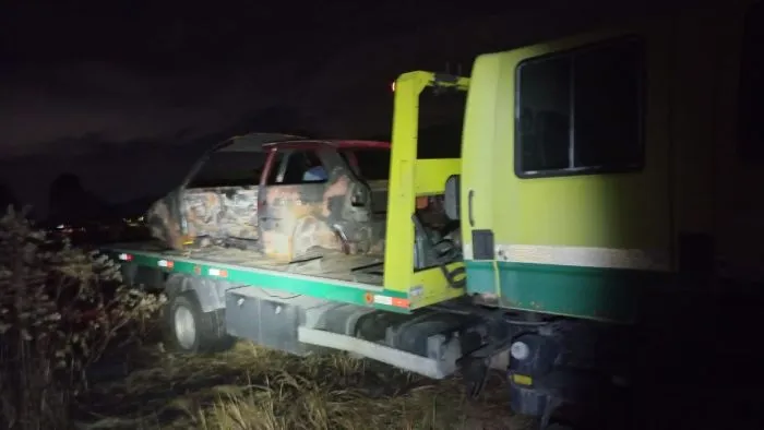 Carro furtado é encontrado queimado na BR-101 em Porto Belo
